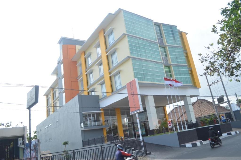 Edu Hostel Джокякарта Екстериор снимка